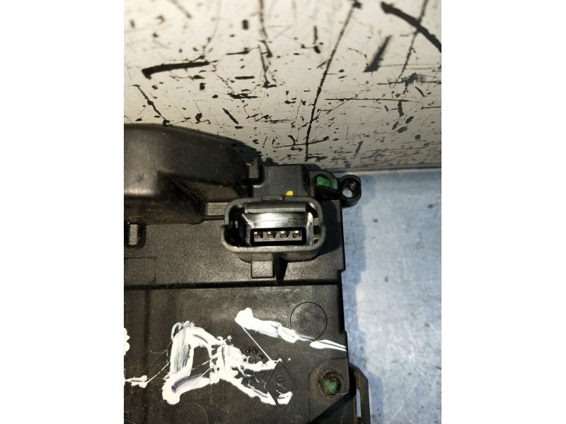 Recambio de motor cierre centralizado delantero derecho para renault clio iii exception referencia OEM IAM  5P 