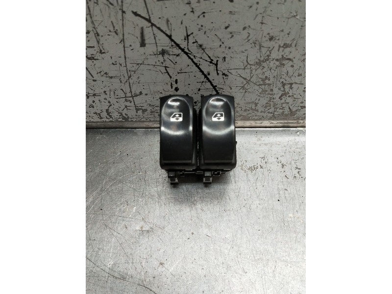 Recambio de mando elevalunas delantero izquierdo para renault clio iii exception referencia OEM IAM  5P 