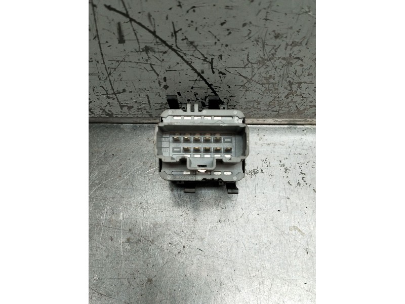 Recambio de mando elevalunas delantero izquierdo para renault clio iii exception referencia OEM IAM  5P 