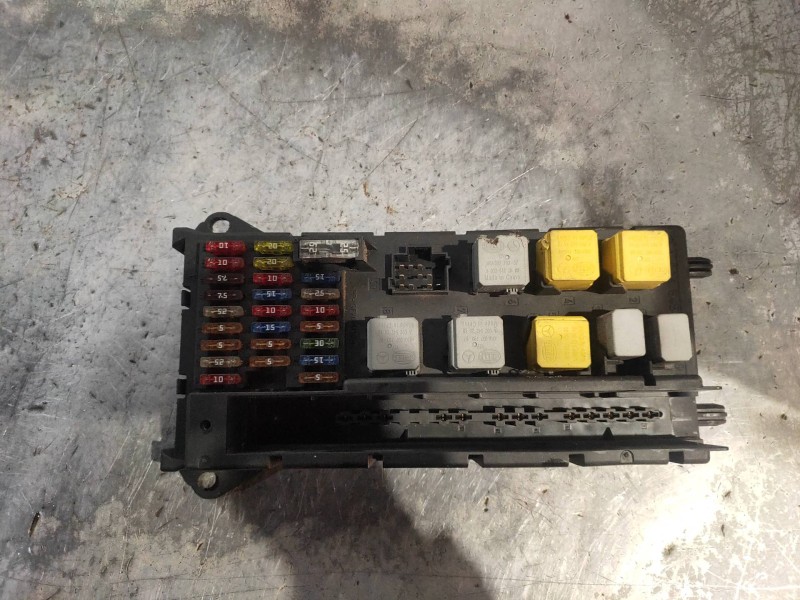 Recambio de caja reles / fusibles para volkswagen crafter caja cerrada caja cerrada 35 referencia OEM IAM A9065450401  