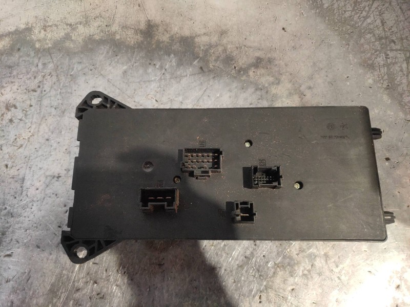 Recambio de caja reles / fusibles para volkswagen crafter caja cerrada caja cerrada 35 referencia OEM IAM A9065450401  