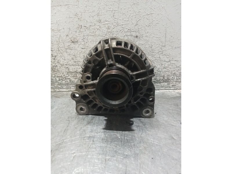 Recambio de alternador para volkswagen polo (6n2) 1.0 referencia OEM IAM 0379030251 0124315083 BOSCH