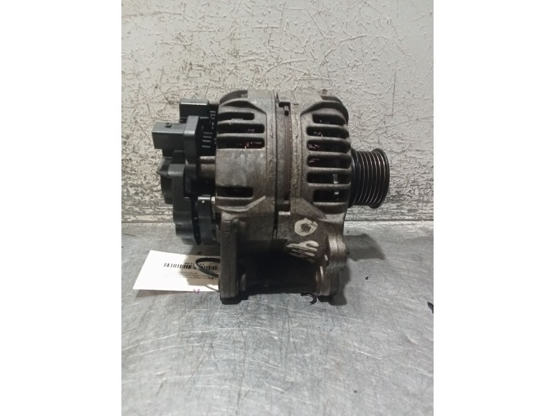 Recambio de alternador para volkswagen polo (6n2) 1.0 referencia OEM IAM 0379030251 0124315083 BOSCH