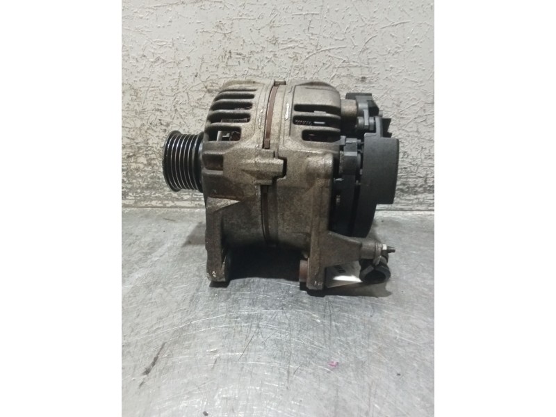 Recambio de alternador para volkswagen polo (6n2) 1.0 referencia OEM IAM 0379030251 0124315083 BOSCH