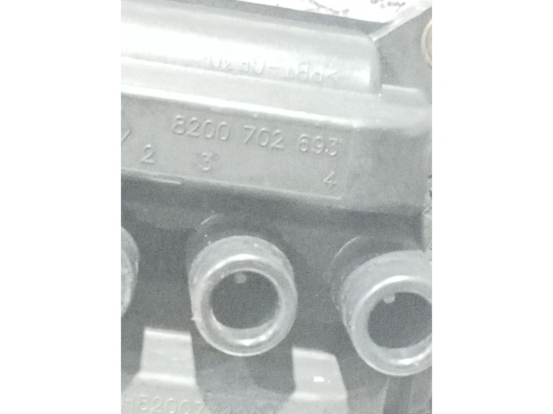 Recambio de bobina encendido para renault clio iii exception referencia OEM IAM 8200702693  