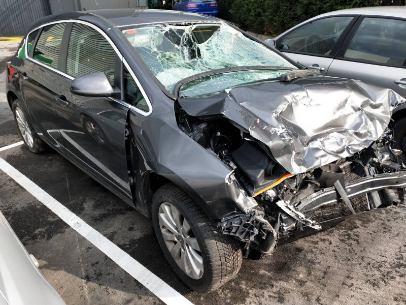 opel astra j lim. del año 2011