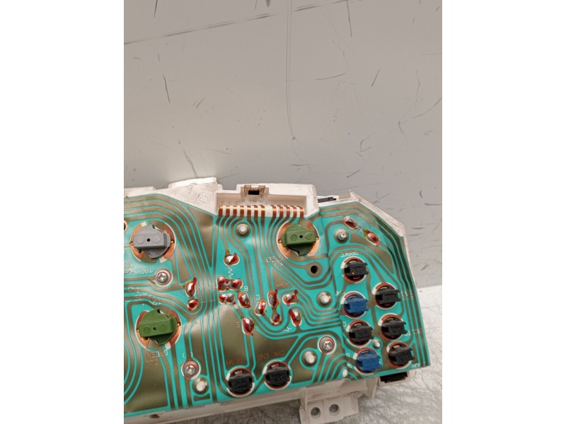 Recambio de cuadro instrumentos para mazda 626 iv hatchback (ge) 2.5 24v (ge5p) referencia OEM IAM 1812007537 HGA2H 