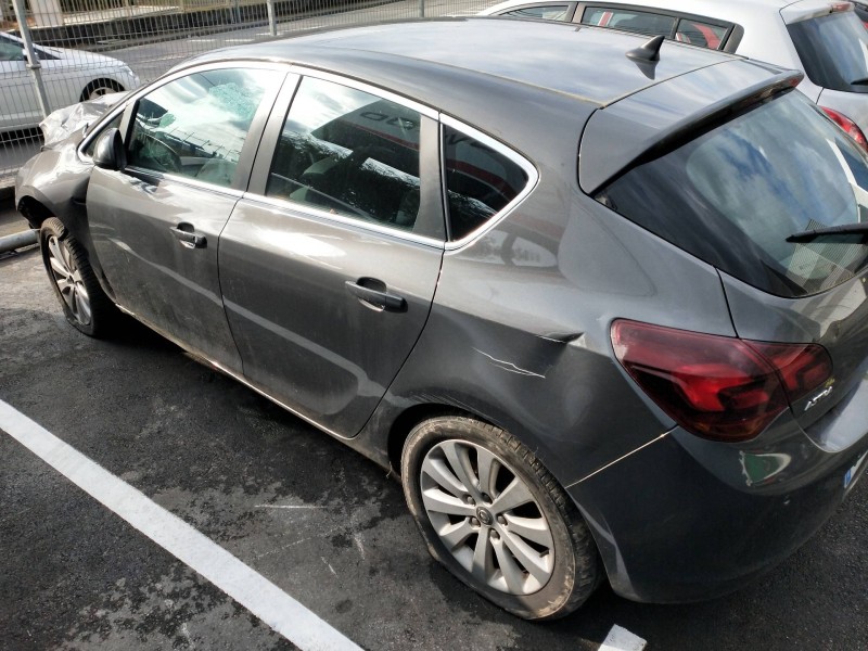 opel astra j lim. del año 2011
