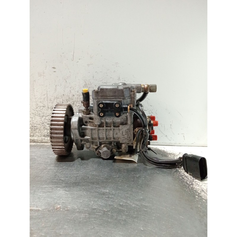 Recambio de bomba inyeccion para renault clio ii fase i (b/cbo) 1.9 d referencia OEM IAM 038130107D 0460404977 BOSCH