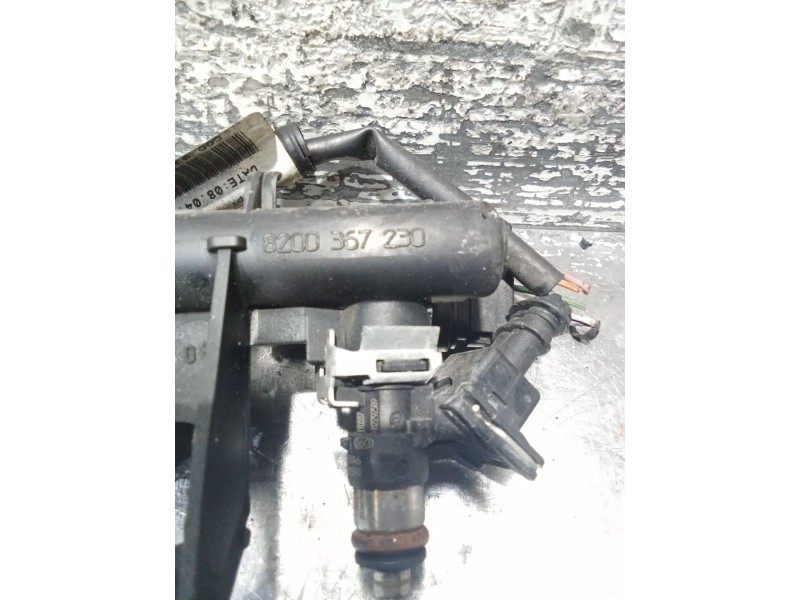 Recambio de rampa inyectora para renault clio iii exception referencia OEM IAM 8200367230  