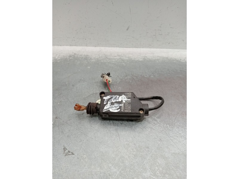 Recambio de motor cierre centralizado trasero derecho para mazda 626 iv hatchback (ge) 2.5 24v (ge5p) referencia OEM IAM 8300008