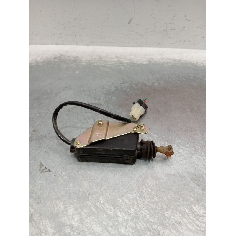 Recambio de motor cierre centralizado trasero derecho para mazda 626 iv hatchback (ge) 2.5 24v (ge5p) referencia OEM IAM 8300008