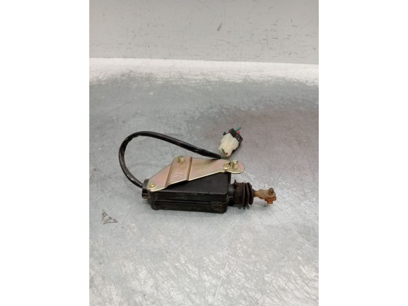 Recambio de motor cierre centralizado trasero derecho para mazda 626 iv hatchback (ge) 2.5 24v (ge5p) referencia OEM IAM 8300008