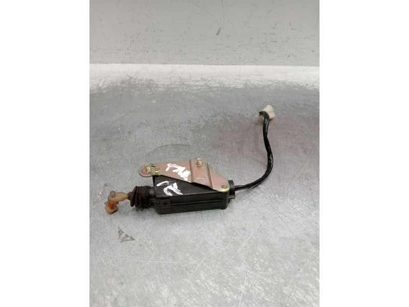 Recambio de motor cierre centralizado trasero izquierdo para mazda 626 iv hatchback (ge) 2.5 24v (ge5p) referencia OEM IAM 83000