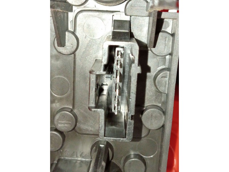 Recambio de piloto trasero izquierdo para peugeot 1007 (km_) 1.4 hdi referencia OEM IAM   