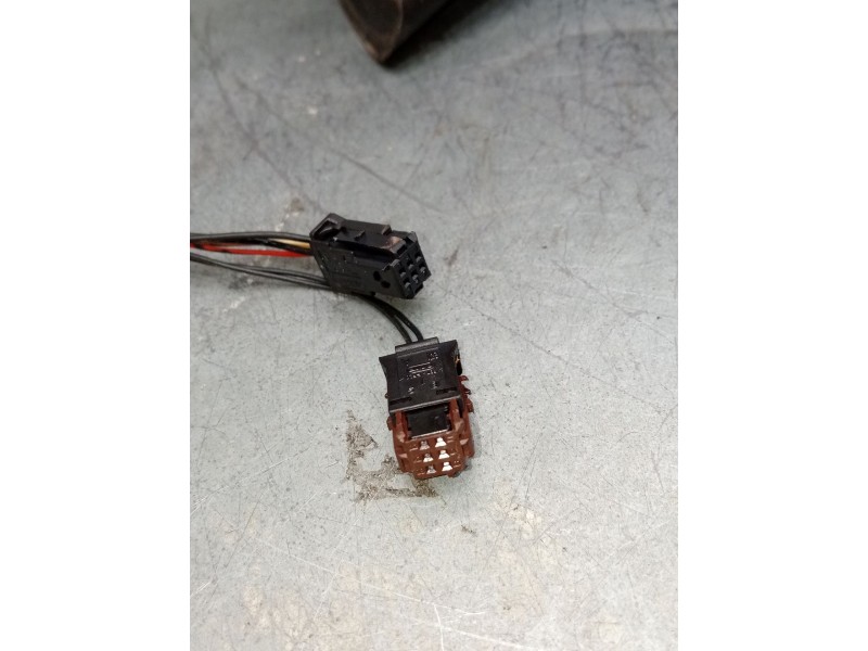 Recambio de retrovisor izquierdo para peugeot 1007 (km_) 1.4 hdi referencia OEM IAM ELECTRICO 1 ENCHUFE 2 Y 5 CABLES 