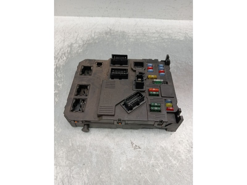 Recambio de caja reles / fusibles para peugeot 1007 (km_) 1.4 hdi referencia OEM IAM 9659579180 BSIF0400 