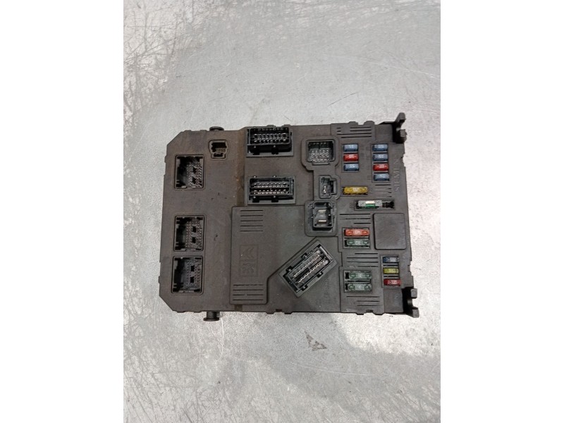Recambio de caja reles / fusibles para peugeot 1007 (km_) 1.4 hdi referencia OEM IAM 9659579180 BSIF0400 