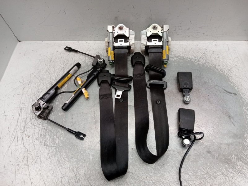 Recambio de juego cinturones delantero para ford ka (ru8) 1.2 referencia OEM IAM  3P 
