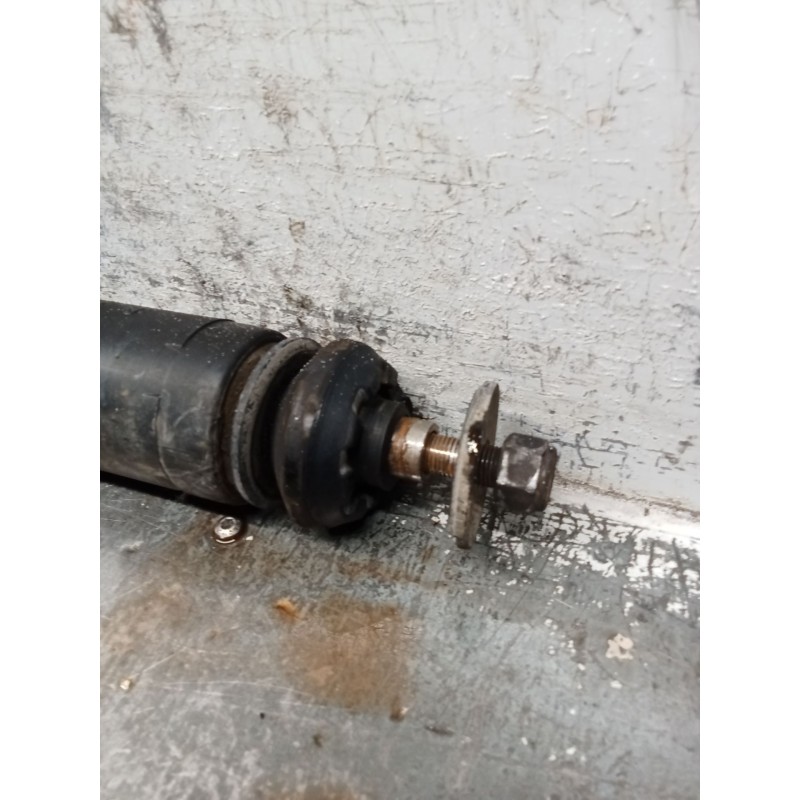 Recambio de amortiguador trasero derecho para kia sorento i (jc) 2.5 crdi referencia OEM IAM 553103E600  