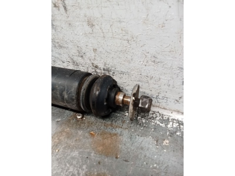 Recambio de amortiguador trasero derecho para kia sorento i (jc) 2.5 crdi referencia OEM IAM 553103E600  