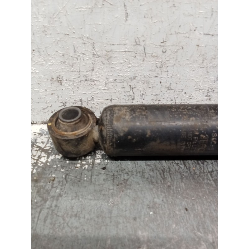 Recambio de amortiguador trasero derecho para kia sorento i (jc) 2.5 crdi referencia OEM IAM 553103E600  