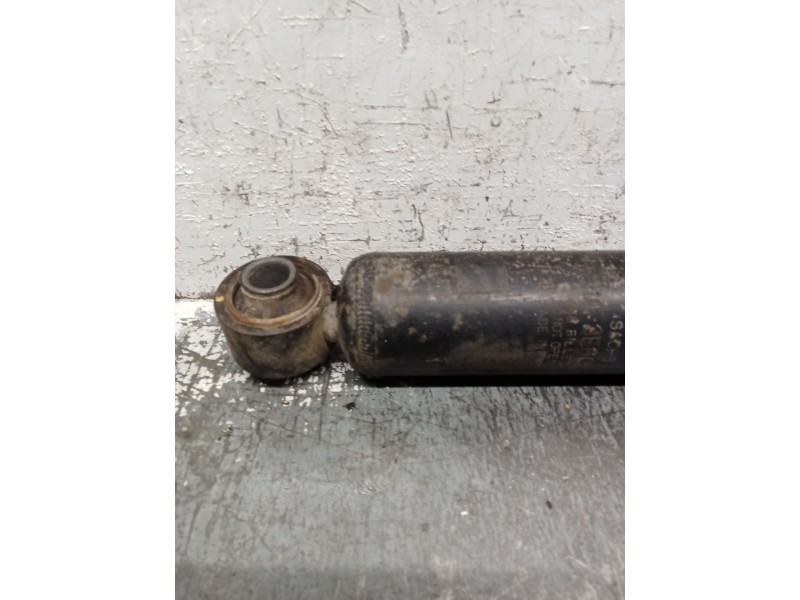 Recambio de amortiguador trasero derecho para kia sorento i (jc) 2.5 crdi referencia OEM IAM 553103E600  