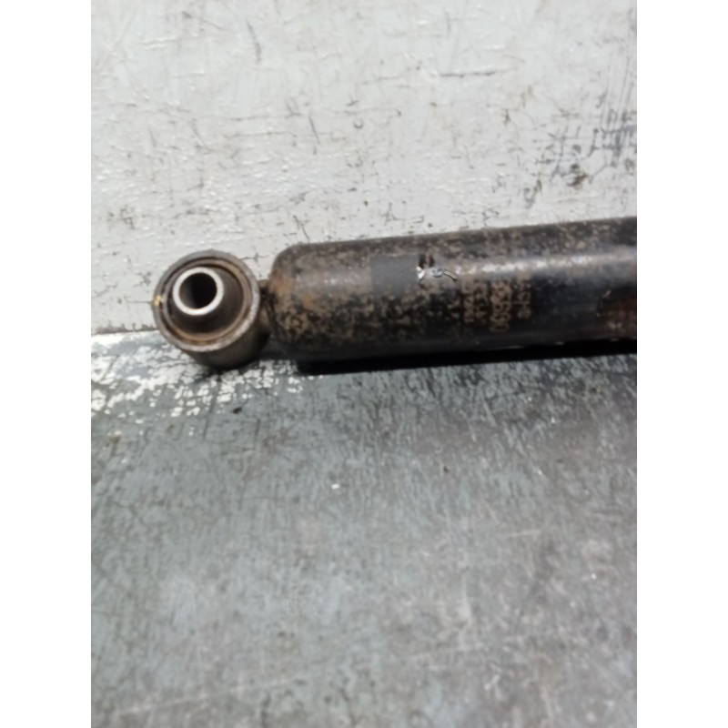 Recambio de amortiguador trasero izquierdo para kia sorento i (jc) 2.5 crdi referencia OEM IAM 553103E600  