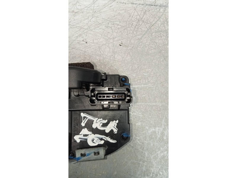 Recambio de motor cierre centralizado trasero derecho para renault kadjar experience referencia OEM IAM   