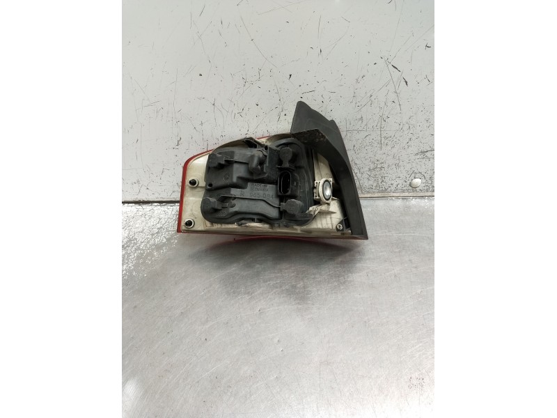 Recambio de piloto trasero derecho para audi a4 b7 (8ec) 2.0 tfsi referencia OEM IAM 8E5945096  