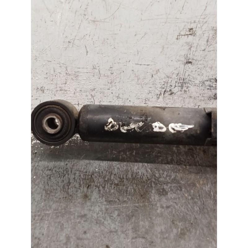 Recambio de amortiguador delantero derecho para kia sorento i (jc) 2.5 crdi referencia OEM IAM   