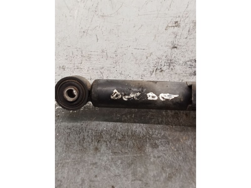 Recambio de amortiguador delantero derecho para kia sorento i (jc) 2.5 crdi referencia OEM IAM   