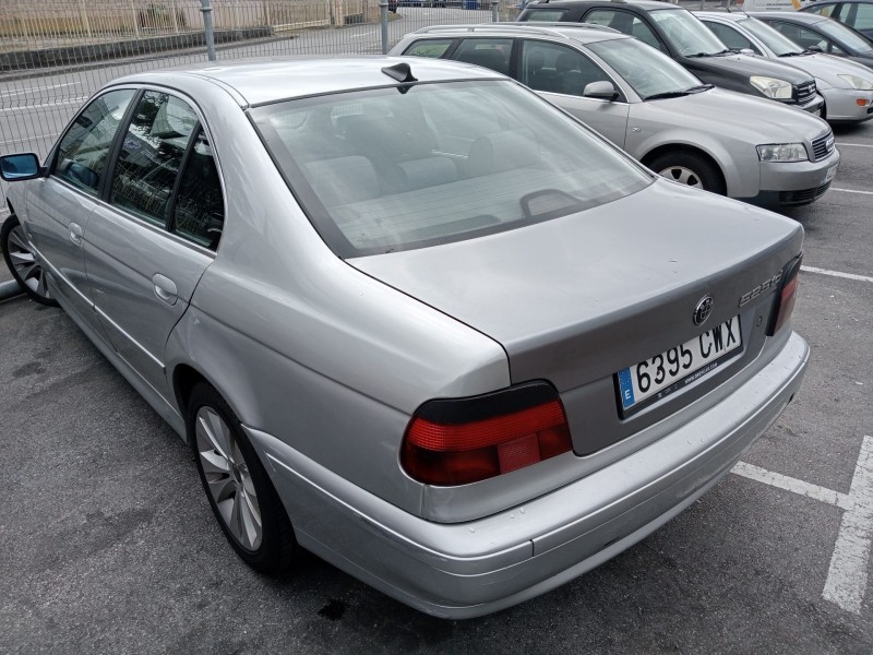 bmw 5 (e39) del año 2001