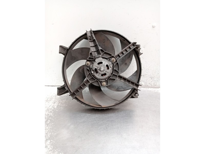 Recambio de electroventilador para renault clio i (b/c57_, 5/357_) 1.9 d (b/c/s576, b/c/s57l) referencia OEM IAM 7700784652 7700
