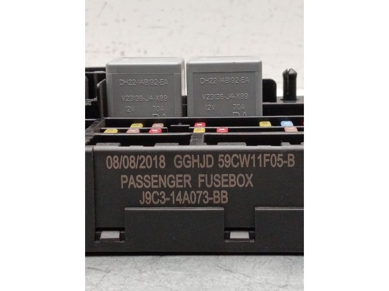 Recambio de caja reles / fusibles para jaguar e-pace (x540) 2.0 d180 awd referencia OEM IAM J9C314A073BB  