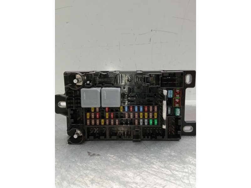 Recambio de caja reles / fusibles para jaguar e-pace (x540) 2.0 d180 awd referencia OEM IAM J9C314A073BB  