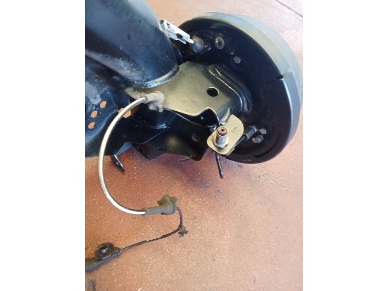 Recambio de puente trasero para ford fiesta (ce1) cool&connect referencia OEM IAM KE56983 E19102RS0609 TAMBOR/ABS