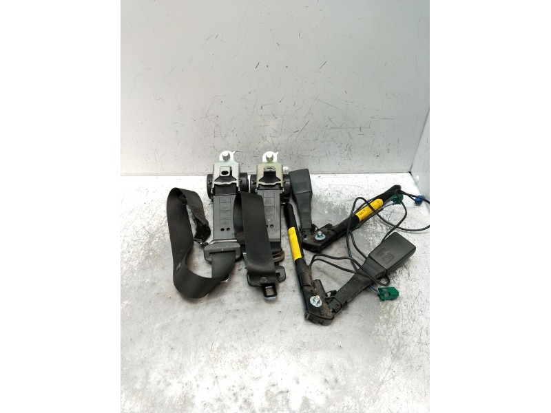 Recambio de juego cinturones trasero para opel zafira / zafira family b (a05) 1.9 cdti (m75) referencia OEM IAM  5P 