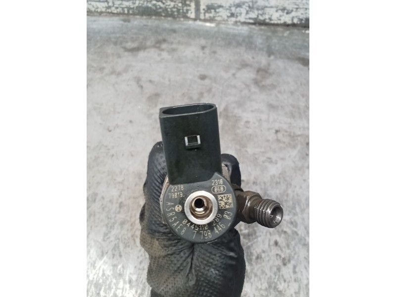 Recambio de inyector para bmw serie 3 berlina (e90) referencia OEM IAM 779844603 0445110289 BOSCH