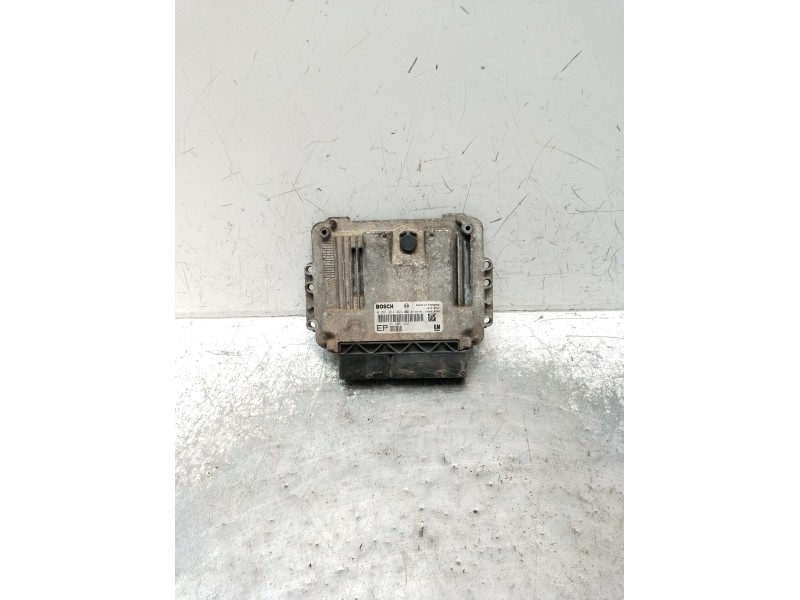 Recambio de centralita motor uce para opel zafira / zafira family b (a05) 1.9 cdti (m75) referencia OEM IAM 0281014024 55205622 