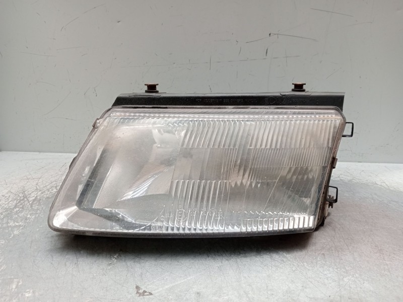 Recambio de faro izquierdo para volkswagen passat b5 (3b2) 1.9 tdi referencia OEM IAM   
