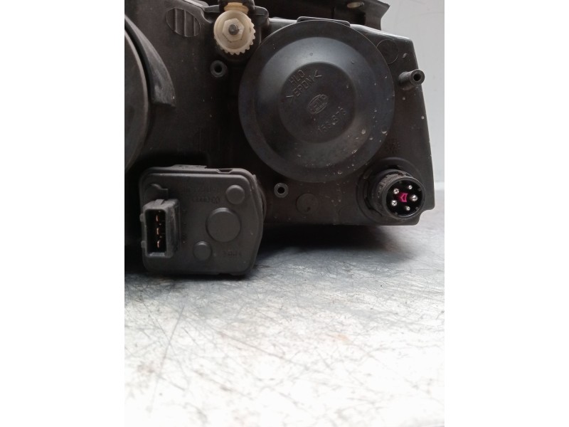 Recambio de faro izquierdo para volkswagen passat b5 (3b2) 1.9 tdi referencia OEM IAM   