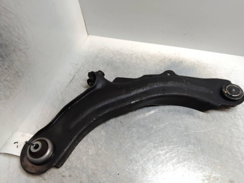 Recambio de brazo suspension inferior delantero izquierdo para renault captur 0.9 energy referencia OEM IAM   