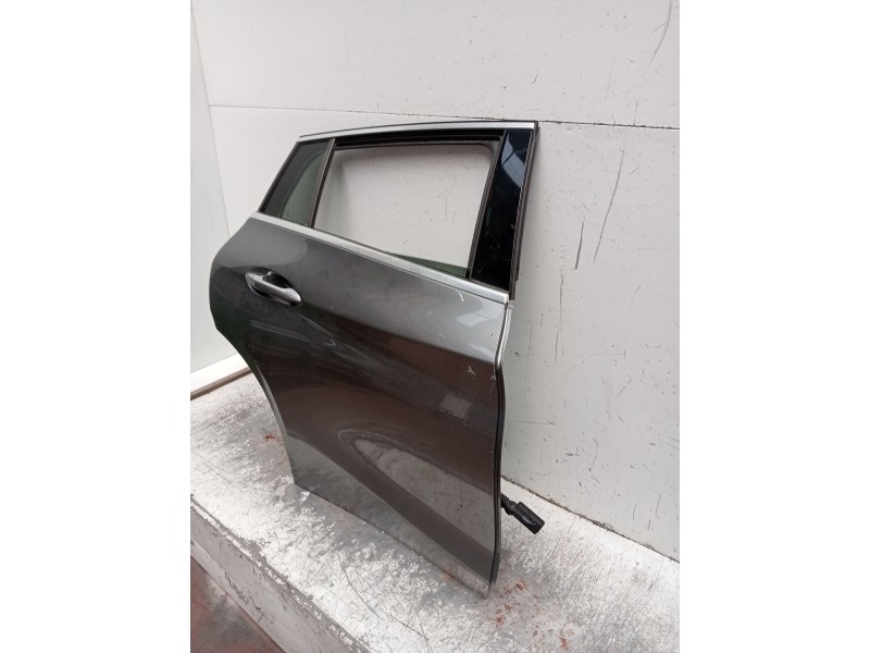 Recambio de puerta trasera derecha para infiniti q30 2.2 d referencia OEM IAM  5P 