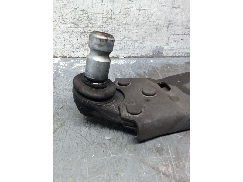 Recambio de brazo suspension inferior delantero izquierdo para jaguar e-pace (x540) 2.0 d180 awd referencia OEM IAM J9C3-3A053-A