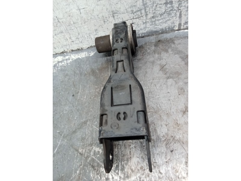 Recambio de brazo suspension inferior trasero izquierdo para jaguar e-pace (x540) 2.0 d180 awd referencia OEM IAM J9C35K832AA  