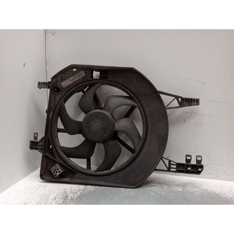 Recambio de electroventilador para nissan primastar furgoneta (x83) 2.0 dci 115 referencia OEM IAM 8200409469 93854112 1831984