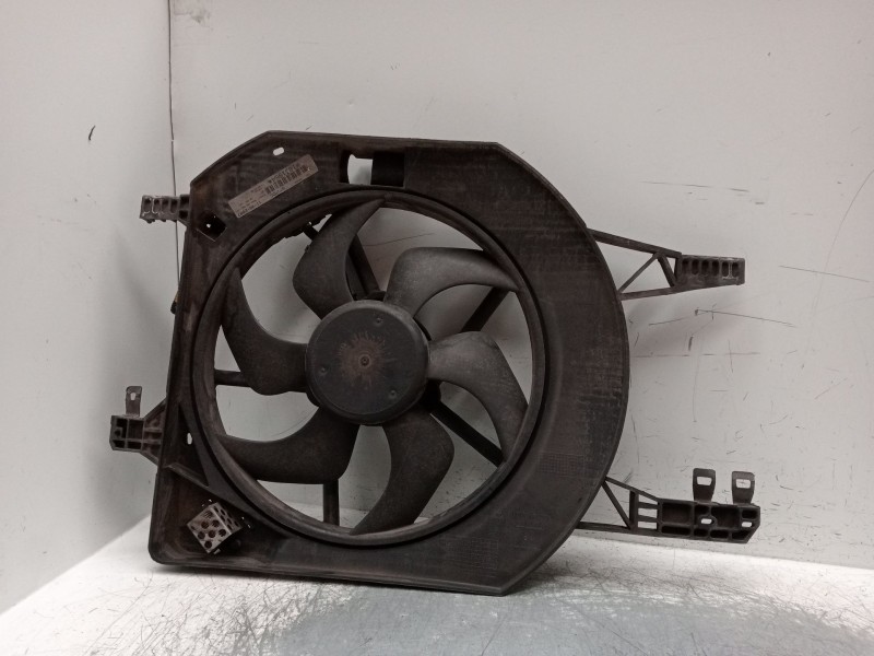 Recambio de electroventilador para nissan primastar furgoneta (x83) 2.0 dci 115 referencia OEM IAM 8200409469 93854112 1831984