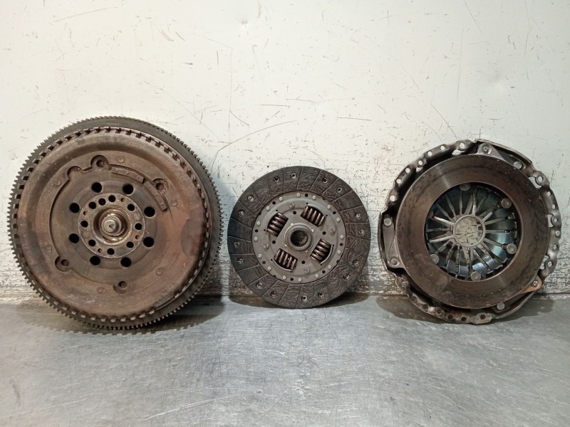 Recambio de kit embrague para mercedes-benz clase c (w203) c 200 cdi (203.007) referencia OEM IAM 323056310  