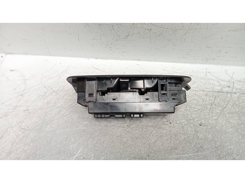 Recambio de mando elevalunas delantero derecho para renault kadjar experience referencia OEM IAM 254011766R  